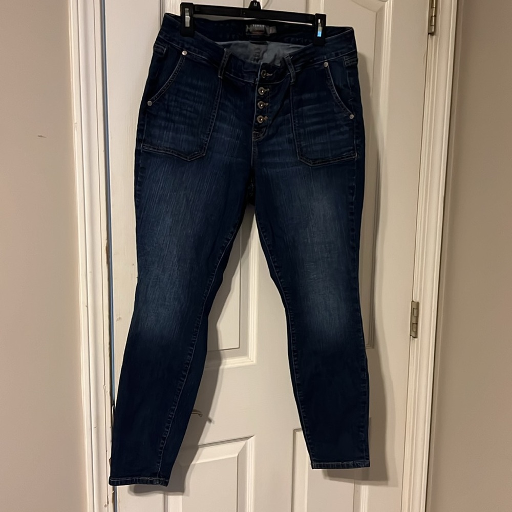 Torrid Button Fly Mid-Rise Skinny 14 R